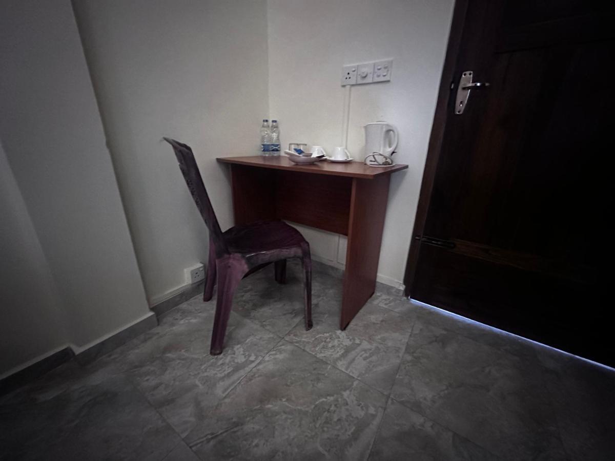 N Joy Inn Trincomalee Bagian luar foto