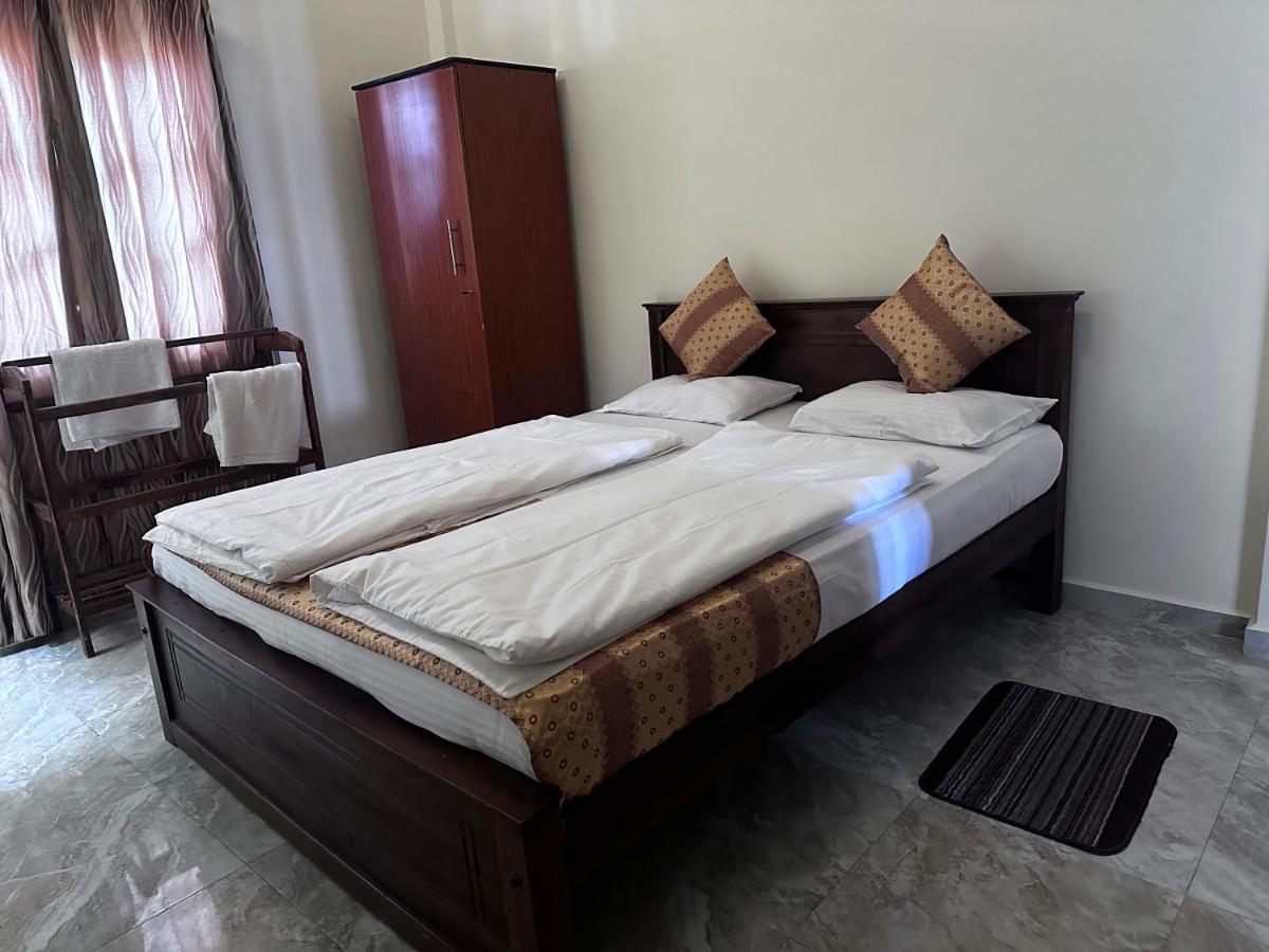 N Joy Inn Trincomalee Bagian luar foto