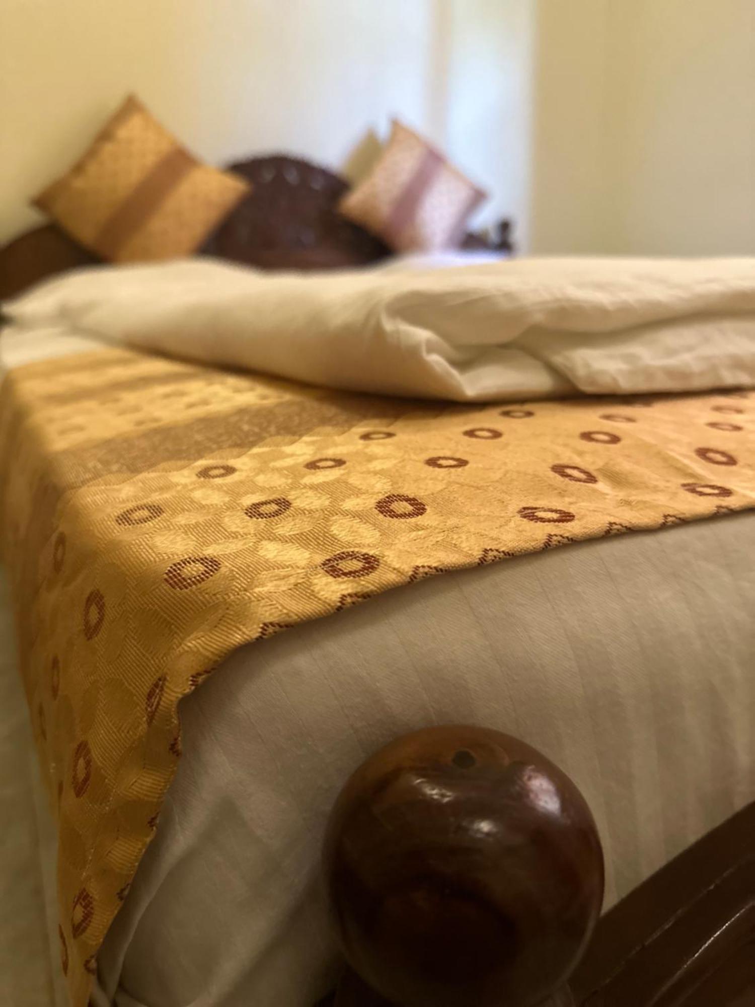 N Joy Inn Trincomalee Bagian luar foto