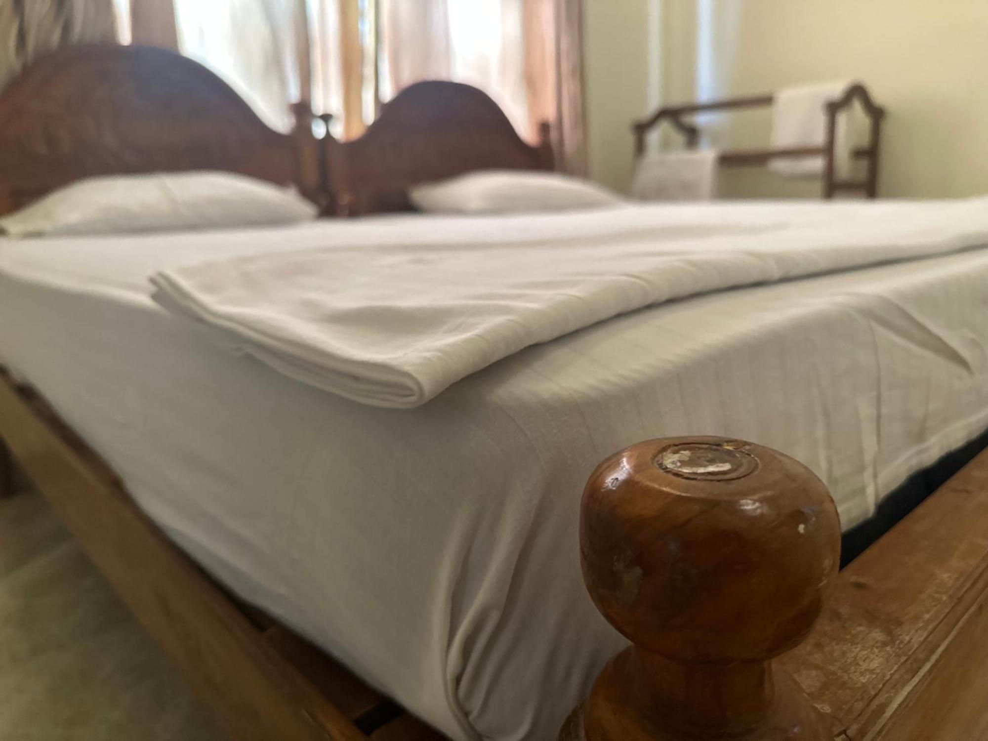 N Joy Inn Trincomalee Bagian luar foto