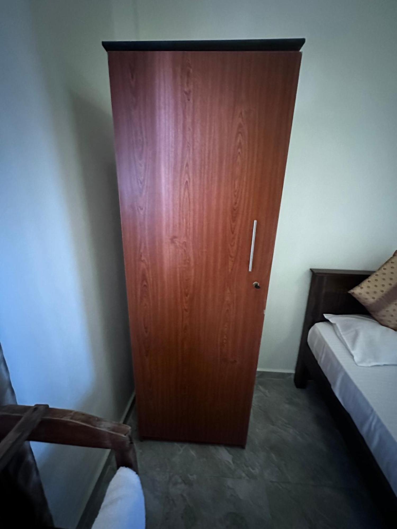 N Joy Inn Trincomalee Bagian luar foto