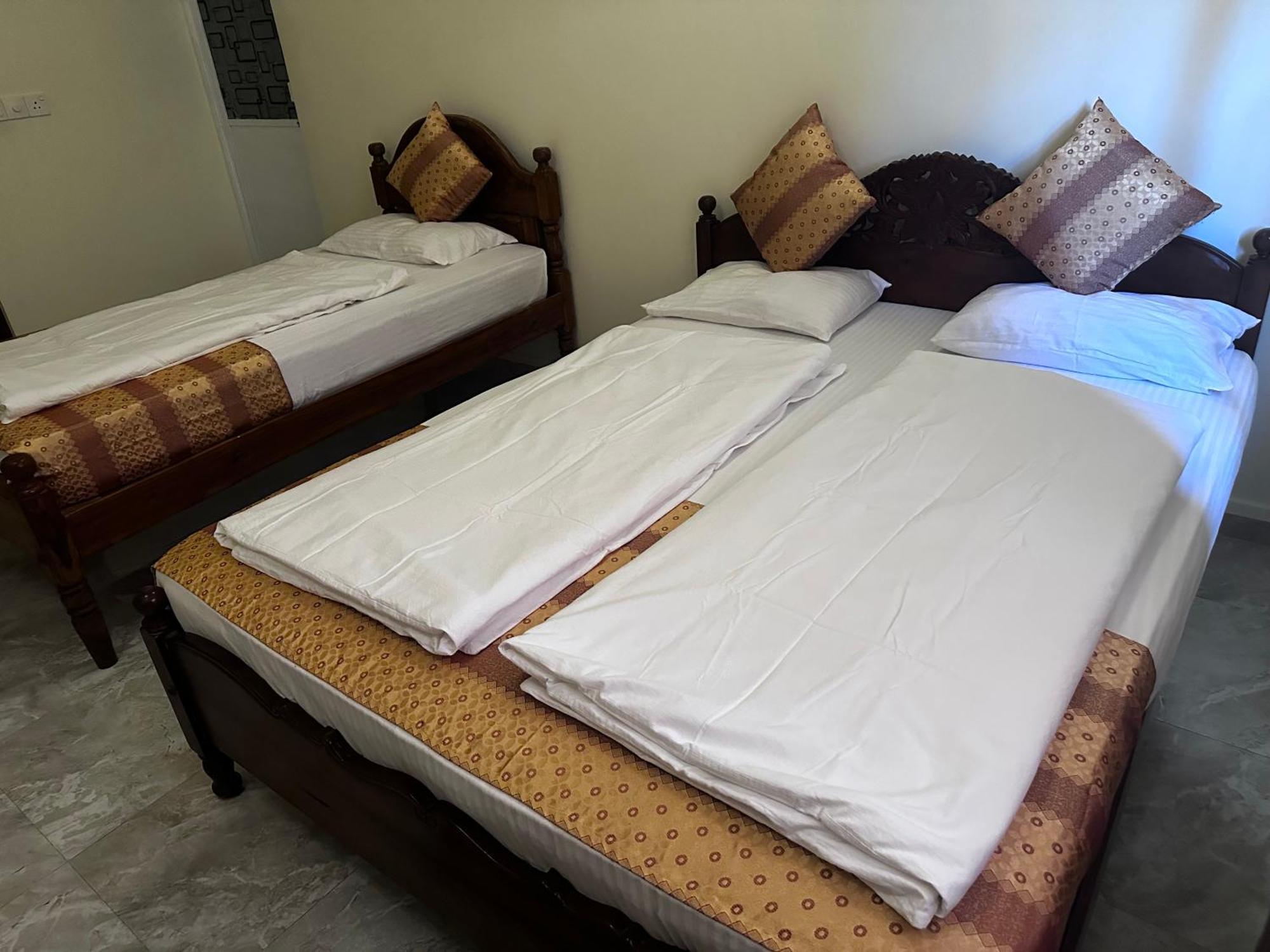 N Joy Inn Trincomalee Bagian luar foto