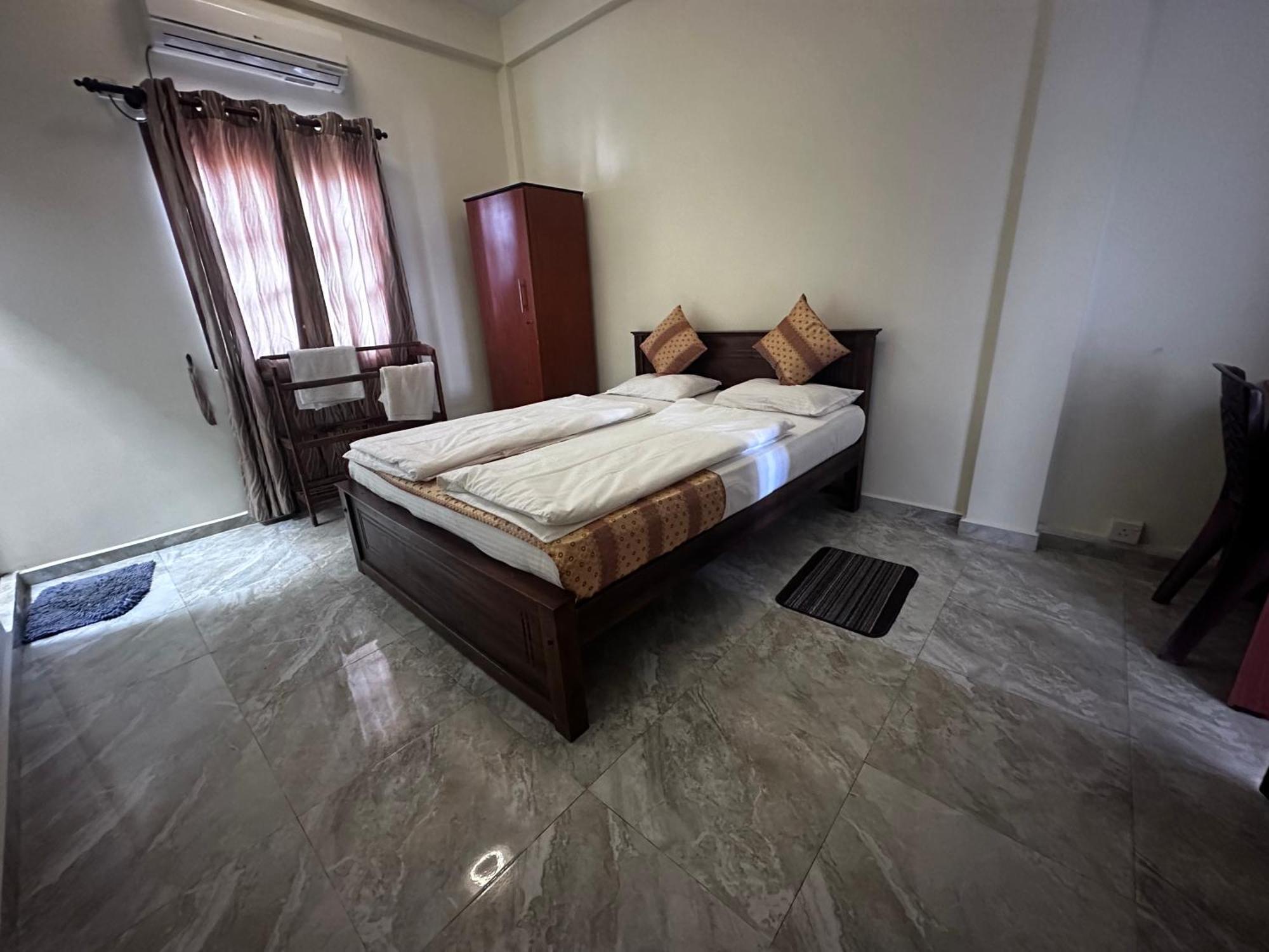 N Joy Inn Trincomalee Bagian luar foto